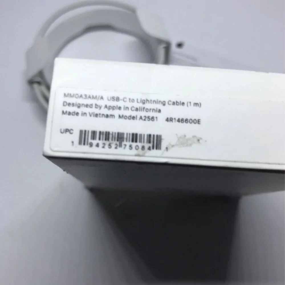🍒 Official Apple USB-C to Lightning Cable [ 1m in Length ]